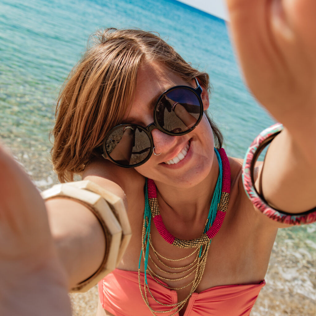 Instagram couples holiday selfie: smiling woman on the beach